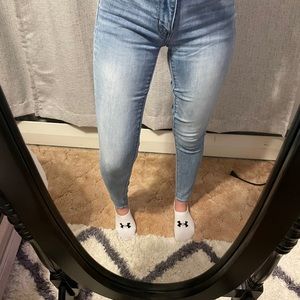 **SOLD**American Eagle skinny jeans